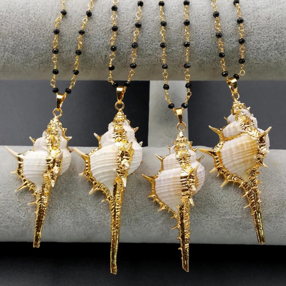 Golden Alba Pendant Necklace - Picture 1 of 6
